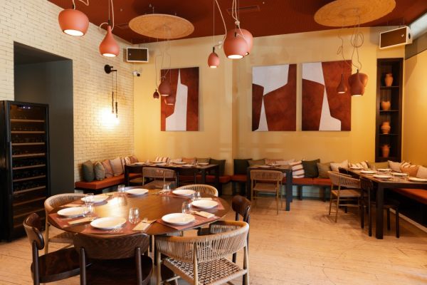 mezze-glyfada-interior-medium7F2447DD-750A-B1F9-C9E1-F55206C35A16.jpg